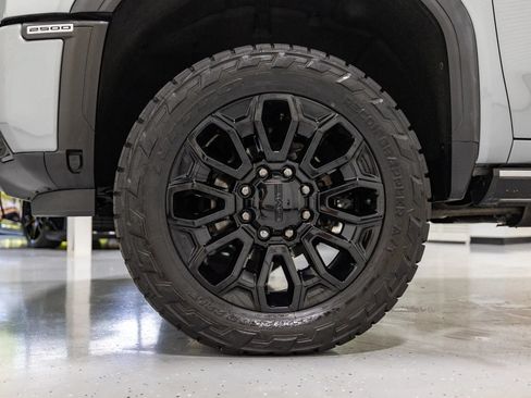Used 2024 GMC Sierra 2500 Denali Ultimate AWD/4WD image 9