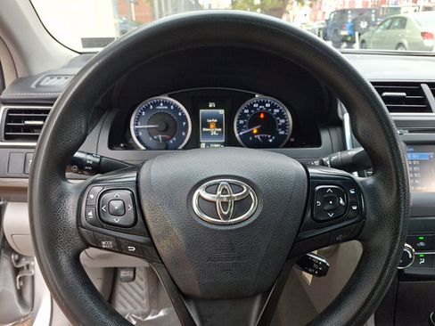 Used 2016 Toyota Camry LE FWD image 18