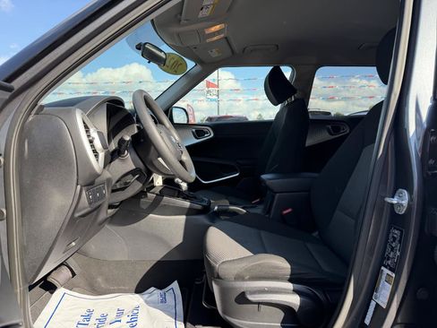 Used 2021 Kia Soul LX FWD image 14