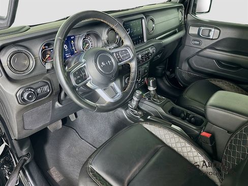 Used 2020 Jeep Wrangler Unlimited Sahara image 9