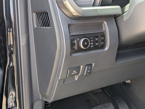 Used 2025 Ford F350 Platinum w/ FX4 Off-Road Package AWD/4WD image 15
