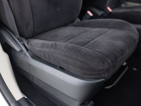 Used 2011 Dodge Grand Caravan Express FWD image 27