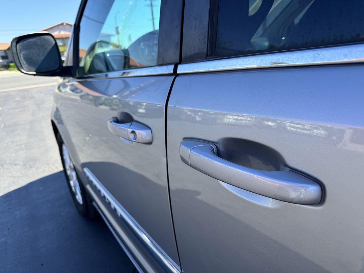 Used 2016 Chrysler Town & Country Touring FWD image 15