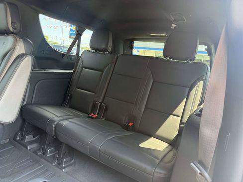 Used 2021 Chevrolet Suburban High Country AWD/4WD image 12