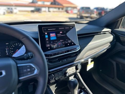 New 2026 Jeep Compass Latitude image 18