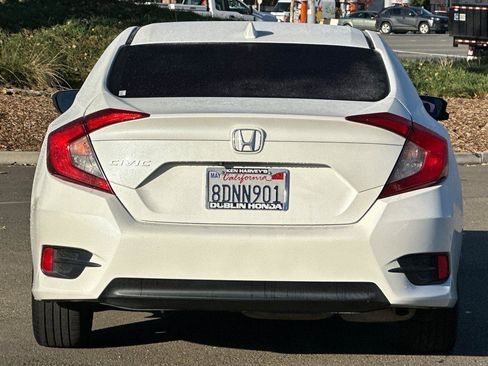 Used 2018 Honda Civic EX image 5