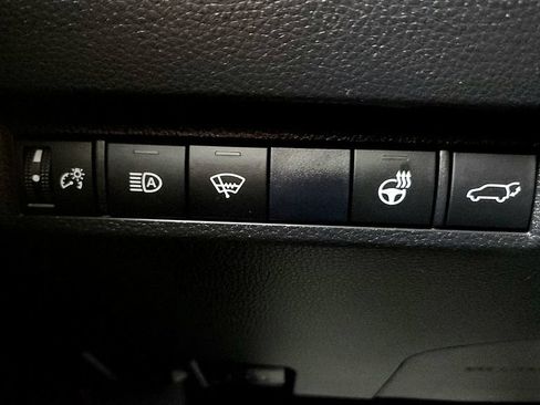 Used 2021 Toyota RAV4 XLE Premium AWD/4WD image 33