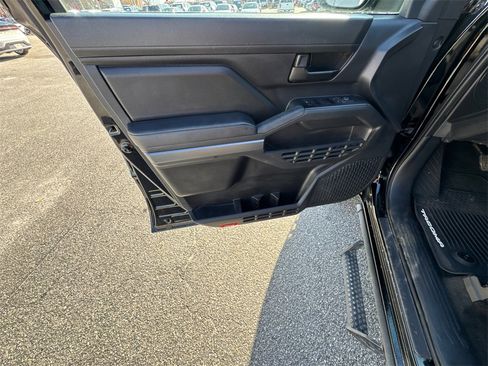 Used 2025 Toyota Tacoma SR5 image 10