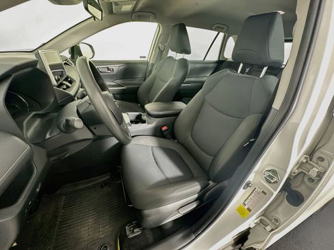 Used 2023 Toyota RAV4 LE AWD/4WD image 13