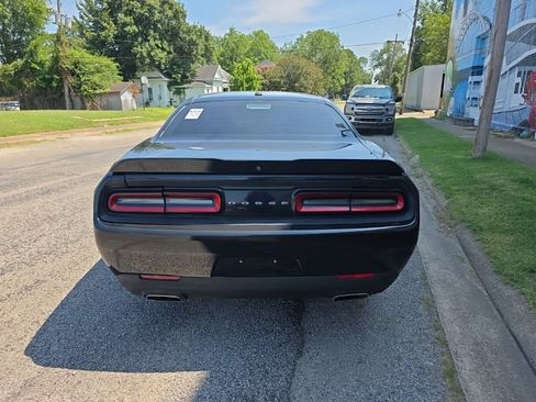Used 2019 Dodge Challenger SXT RWD image 6