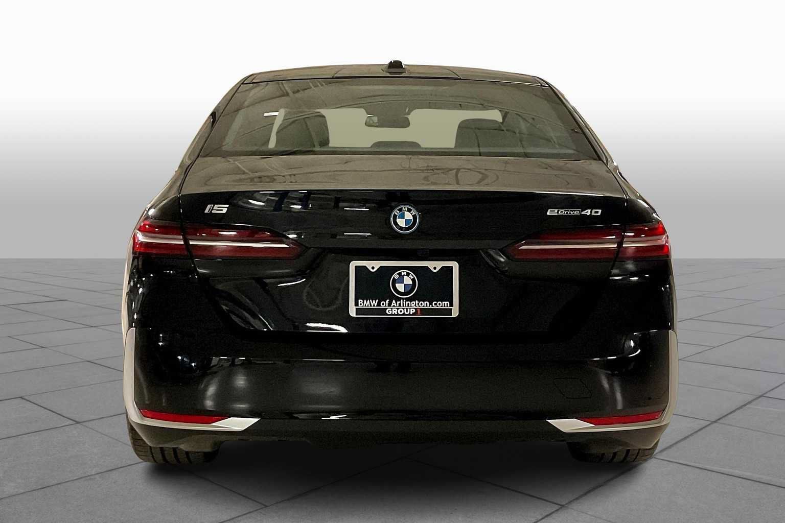Used 2026 BMW i5 eDrive40 w/ Premium Package RWD image 4