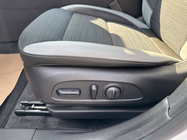 Used 2025 Buick Envista Preferred w/ Convenience I Package FWD image 11
