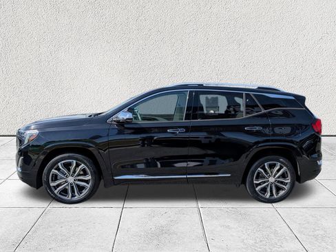 Used 2020 GMC Terrain Denali w/ Denali Premium Package FWD image 6