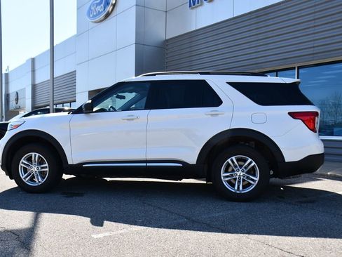 Used 2023 Ford Explorer XLT w/ Equipment Group 202A AWD/4WD image 3