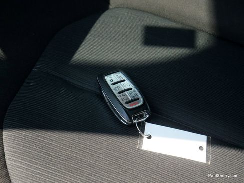 Used 2023 Chrysler Voyager LX image 60