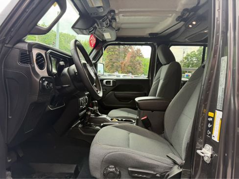 Used 2024 Jeep Wrangler Unlimited Sport AWD/4WD image 15