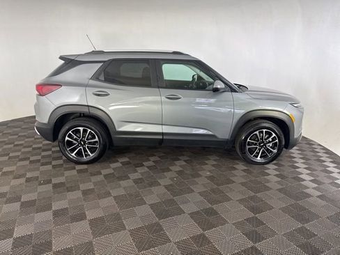 Used 2025 Chevrolet TrailBlazer LT AWD/4WD image 5