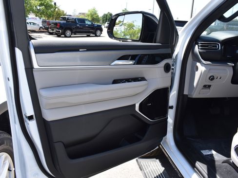 New 2026 Jeep Grand Wagoneer L Limited AWD/4WD image 26