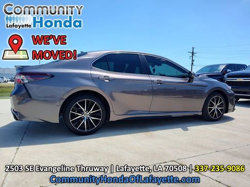 Used 2022 Toyota Camry SE FWD image 11