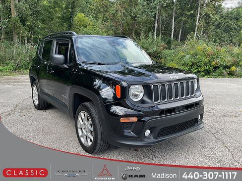 Used 2023 Jeep Renegade Latitude w/ Premium Group AWD/4WD image 1