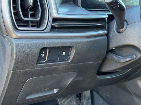 Used 2024 Kia Sorento S image 10