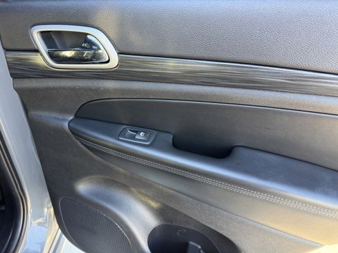 Used 2020 Jeep Grand Cherokee Altitude image 10