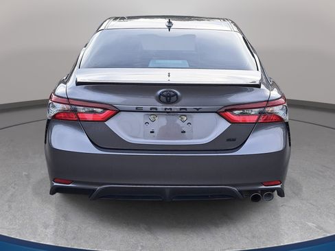 Used 2022 Toyota Camry SE FWD image 6
