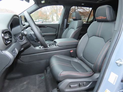 New 2025 Honda Pilot TrailSport image 12