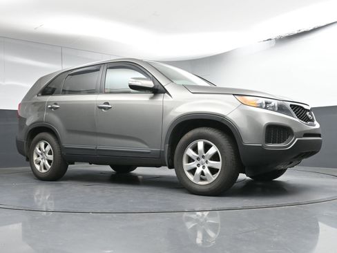 Used 2012 Kia Sorento LX w/ Third Row Pkg image 20