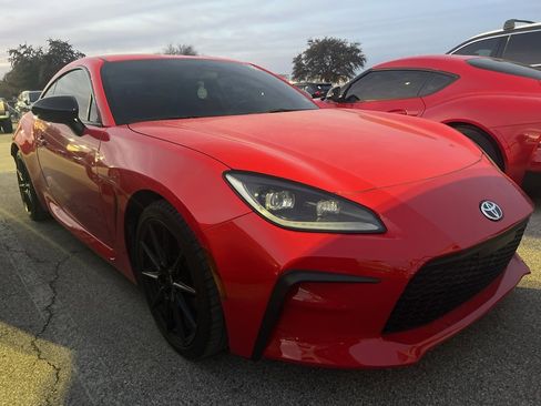 Used 2023 Toyota GR86 Premium image 3