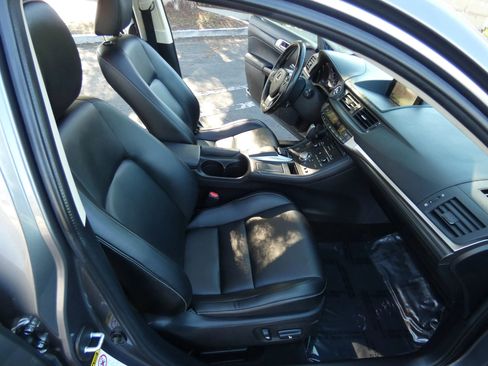 Used 2017 Lexus CT 200h image 27