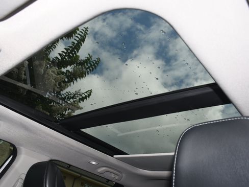 Used 2023 Honda Pilot Touring image 7