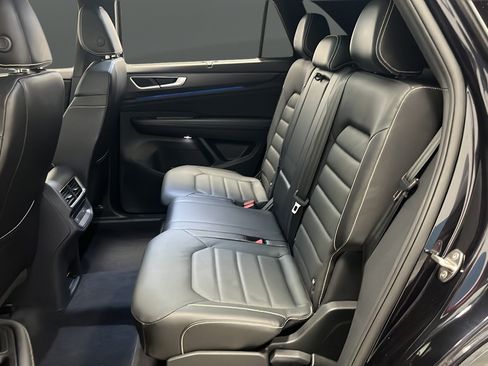 Used 2024 Volkswagen Atlas Cross Sport SEL R-Line AWD/4WD image 24