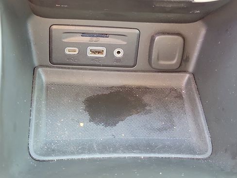 Used 2023 GMC Terrain SLT image 29