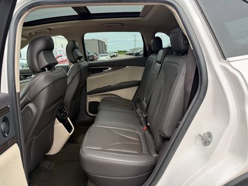 Used 2019 Lincoln Nautilus Reserve FWD image 11