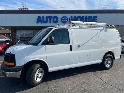 Used 2014 Chevrolet Express 2500 w/ Cold Climate Package RWD image 5