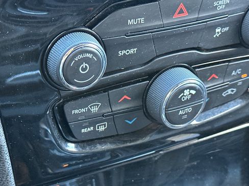 Used 2018 Chrysler 300 S RWD image 28