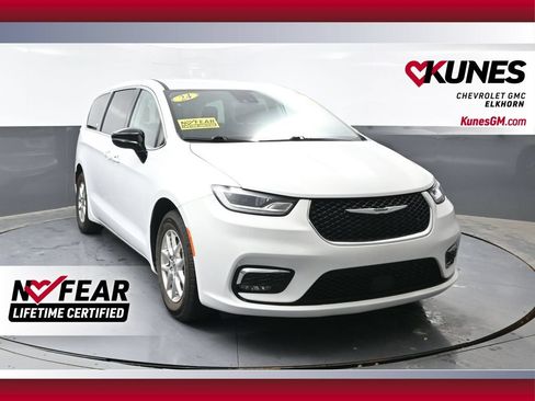 Used 2024 Chrysler Pacifica Touring-L FWD image 1