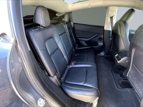 Used 2023 Tesla Model Y Performance image 18