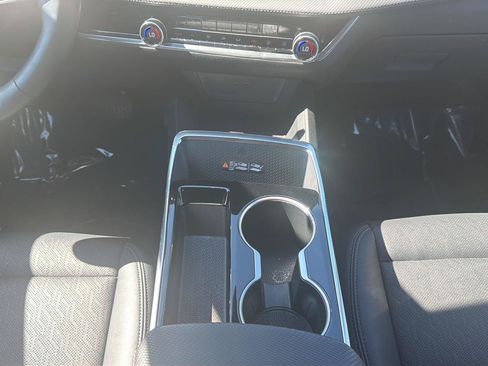Used 2025 Chevrolet Equinox LT w/ Convenience Package II FWD image 11