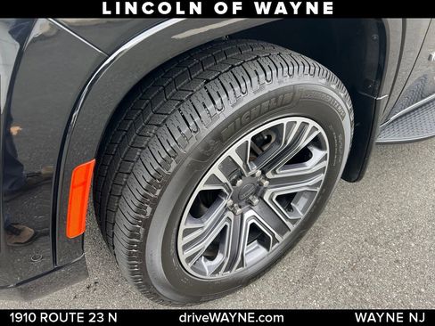 Used 2023 Jeep Wagoneer 4WD w/ Premium Group I image 10