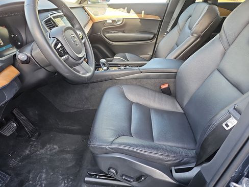 Used 2024 Volvo XC90 B6 Plus image 32