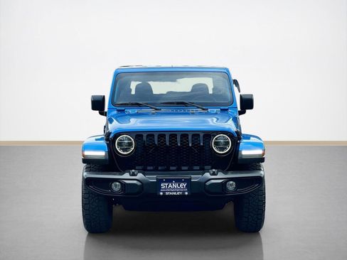 Used 2022 Jeep Gladiator Sport AWD/4WD image 2