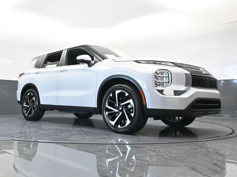 Used 2022 Mitsubishi Outlander ES image 62