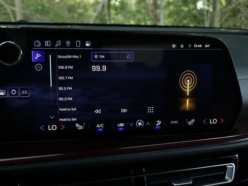 Used 2024 Chevrolet Traverse Z71 image 13