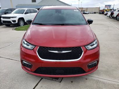 New 2026 Chrysler Pacifica Select