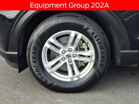 Used 2022 Ford Explorer XLT w/ Equipment Group 202A image 8