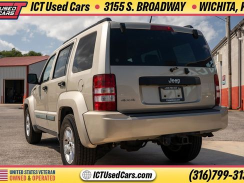 Used 2010 Jeep Liberty Sport w/ Popular Equipment Group AWD/4WD image 3
