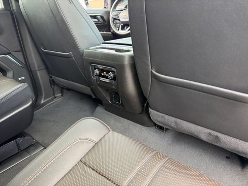 Used 2025 Chevrolet Tahoe High Country AWD/4WD image 15