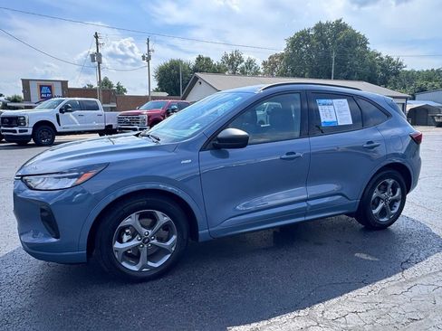 Used 2023 Ford Escape ST-Line w/ Tech Pack #1 FWD image 2